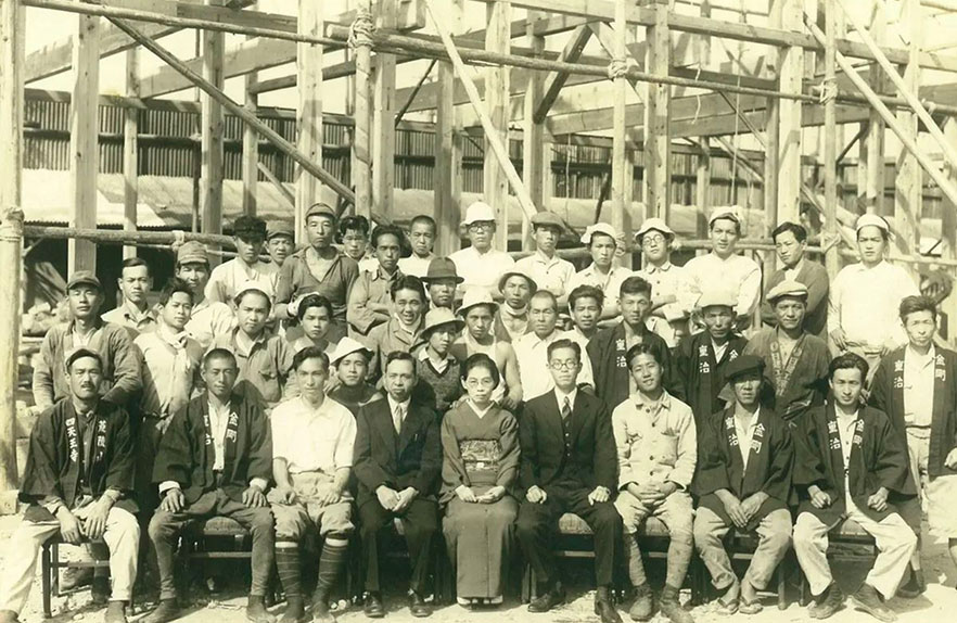 Bà Kongo Yoshie trở thành thợ cả, trưởng gia tộc đời thứ 38.